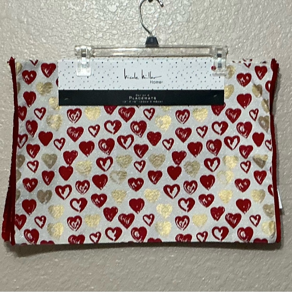 Nicole Miller Sparkling Red & Gold Heart Pattern Placemats. Set of 4